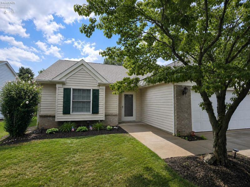 1909 E Waterberry Drive, Huron, OH 44839 Photo 1