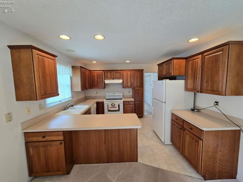 1909 E Waterberry Drive, Huron, OH 44839 Photo 2