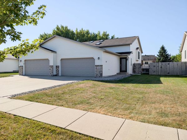 707 14TH Avenue E, West Fargo, ND 58078