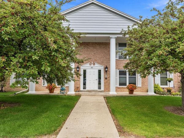 940 W Heritage COURT, Unit 104, Mequon, WI 53092