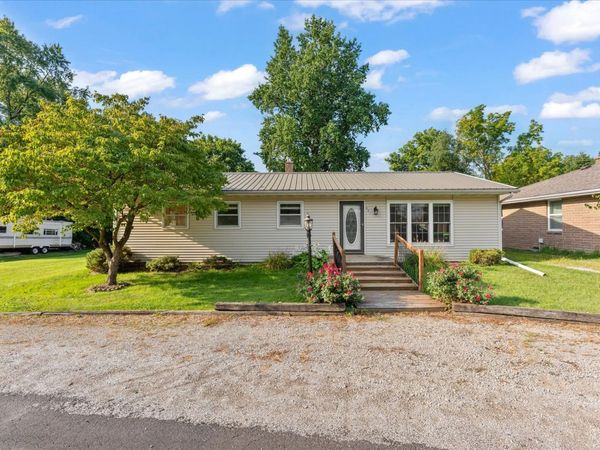 209 Augusta Drive , Mahomet, IL 61853