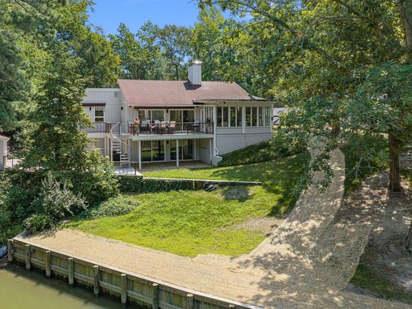 30 Golf Lane, WEEMS, VA 22576
