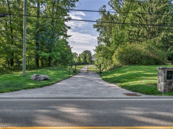 6610 E Wallings Road , Brecksville, OH 44141