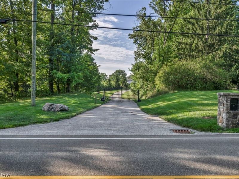 6610 E Wallings Road, Brecksville, OH 44141 Photo 1
