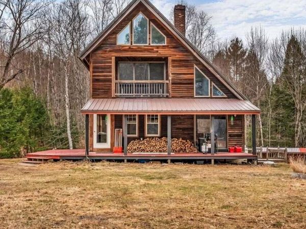79 Auburn Road , Peru, ME 04290