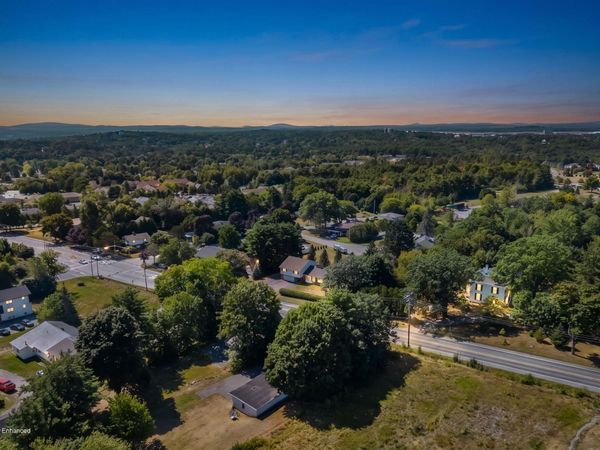 826 Broadway , Bangor, ME 04401