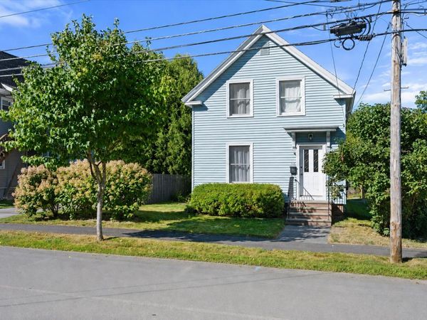 142 Elm Street , Bangor, ME 04401