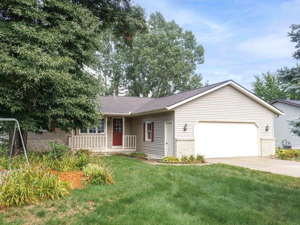 7446 Woodside Drive, Hudsonville, MI 49426