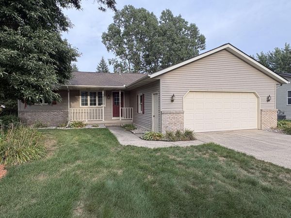 7446 Woodside Drive, Hudsonville, MI 49426