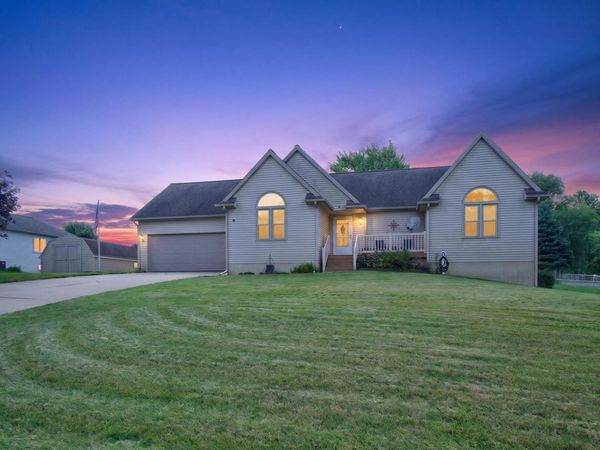 2101 Appleway Drive, Jackson, MI 49203