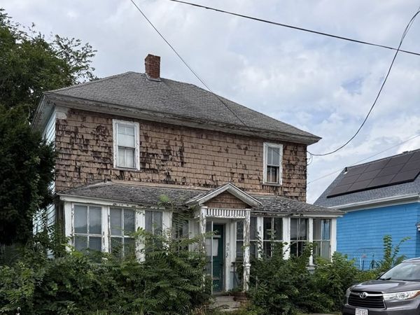 93 Emmett St, Lawrence, MA 01843