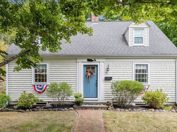 21 Bond Street, Reading, MA 01867