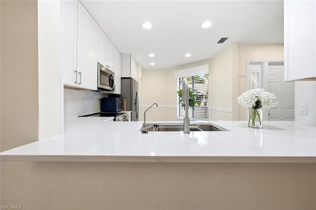 506 Courtside Dr, Unit E201, Naples, FL 34105 Photo