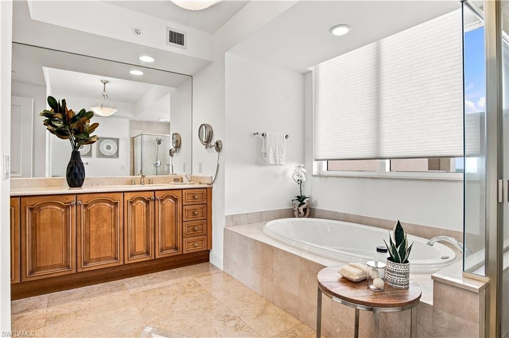 6597 Nicholas Blvd , Unit 1005, Naples, FL 34108 Photo