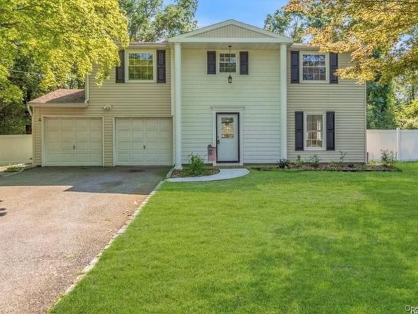 6 Autumn Drive , Mount Sinai, NY 11766
