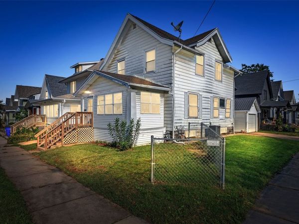 1624 6th Avenue SE, Cedar Rapids, IA 52402