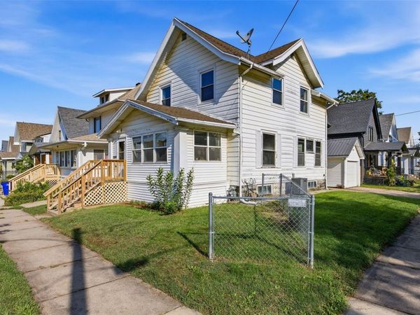1624 6th Avenue SE, Cedar Rapids, IA 52402