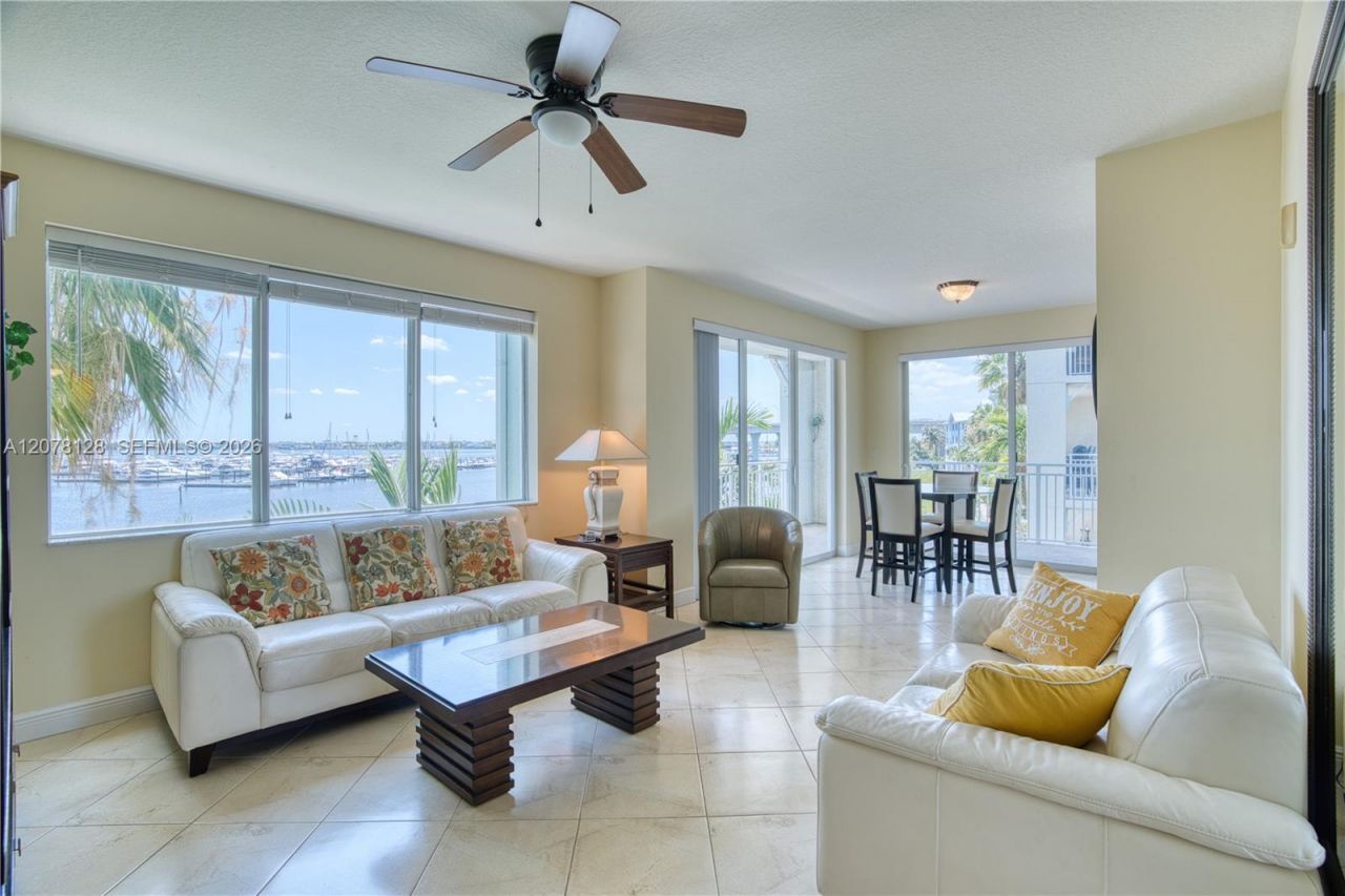 815 NW Flagler Ave, Unit 305, Stuart, FL 34994 Photo