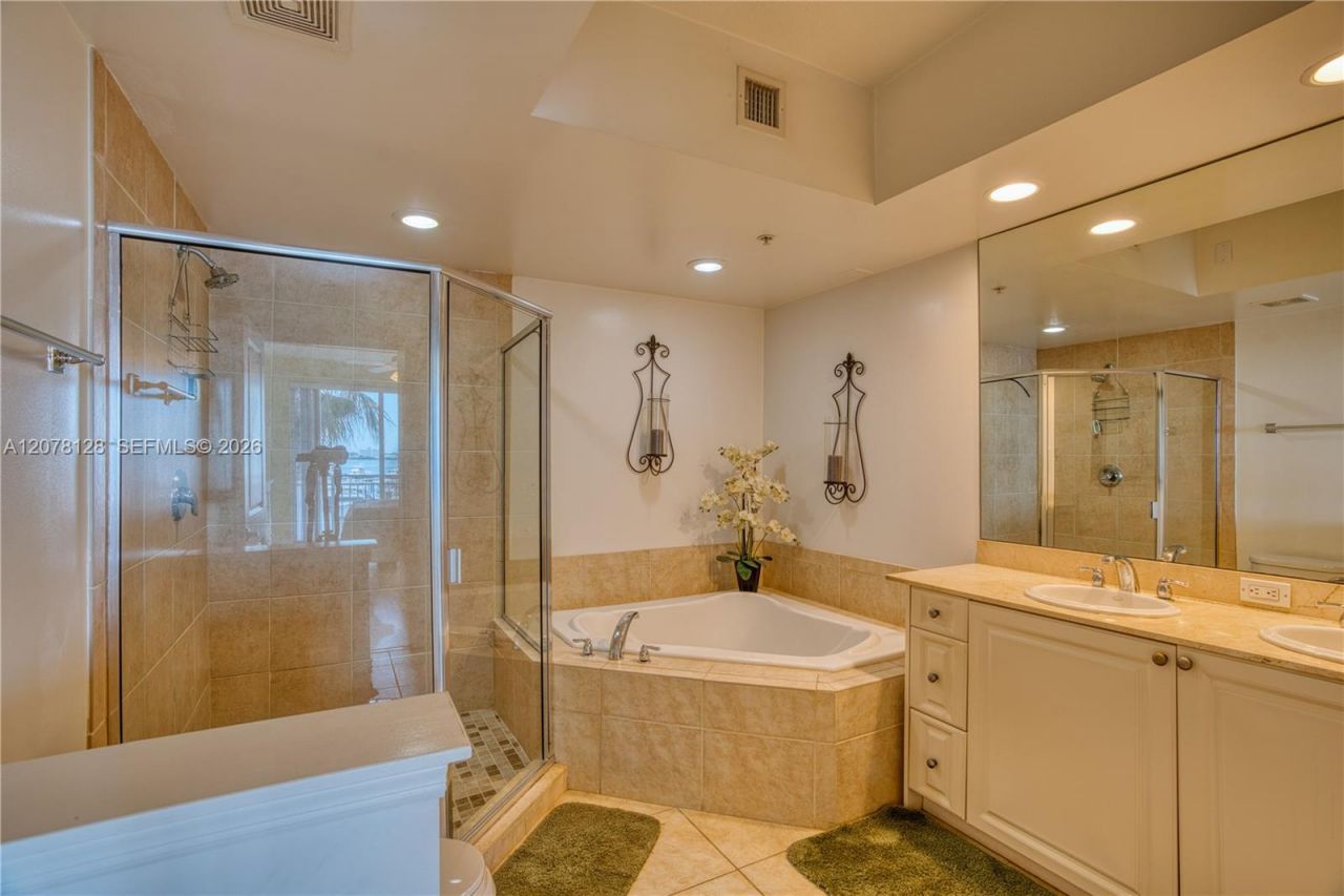 815 NW Flagler Ave, Unit 305, Stuart, FL 34994 Photo