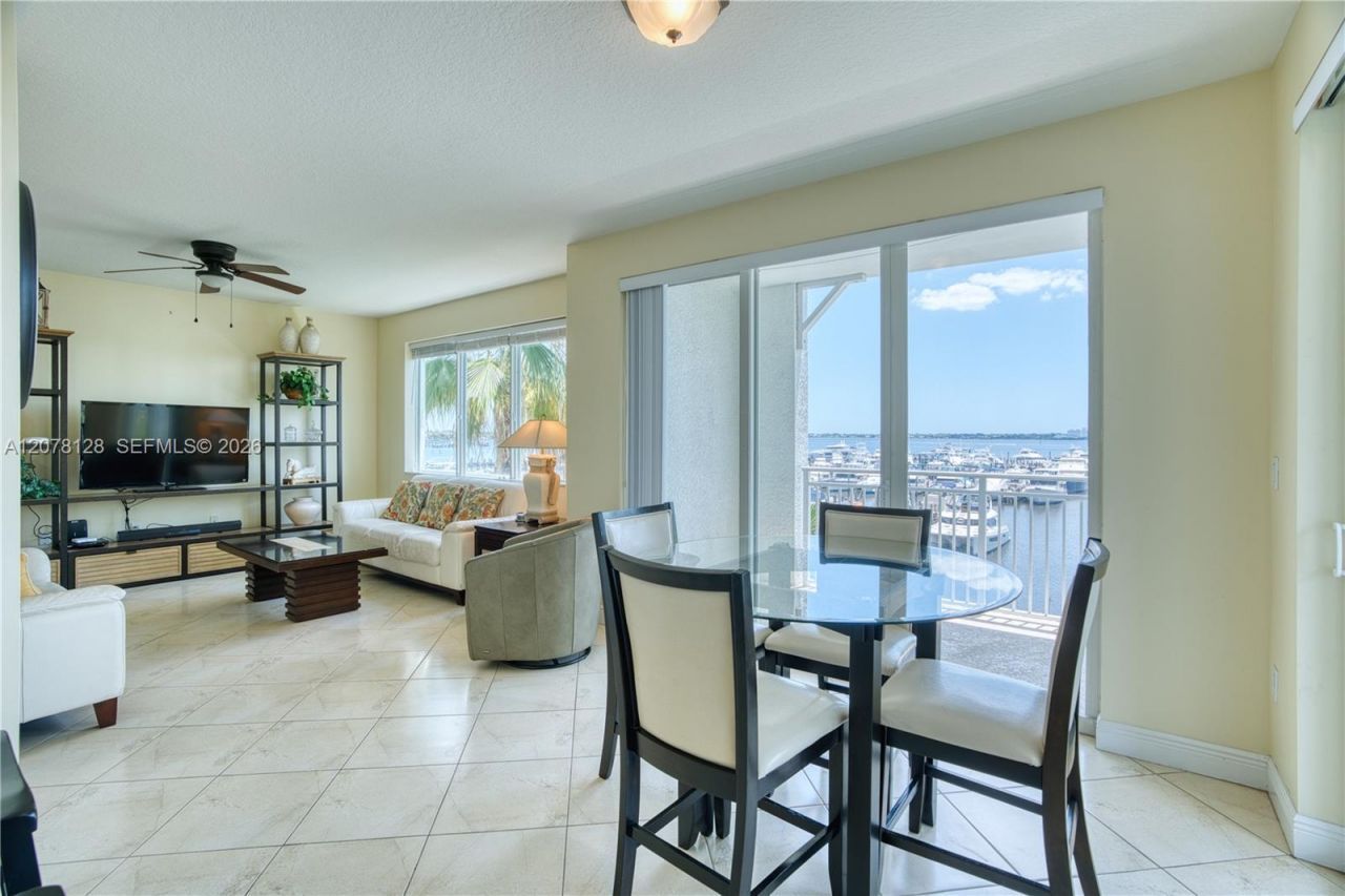 815 NW Flagler Ave, Unit 305, Stuart, FL 34994 Photo