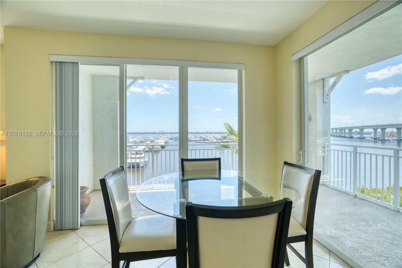 815 NW Flagler Ave, Unit 305, Stuart, FL 34994 Photo