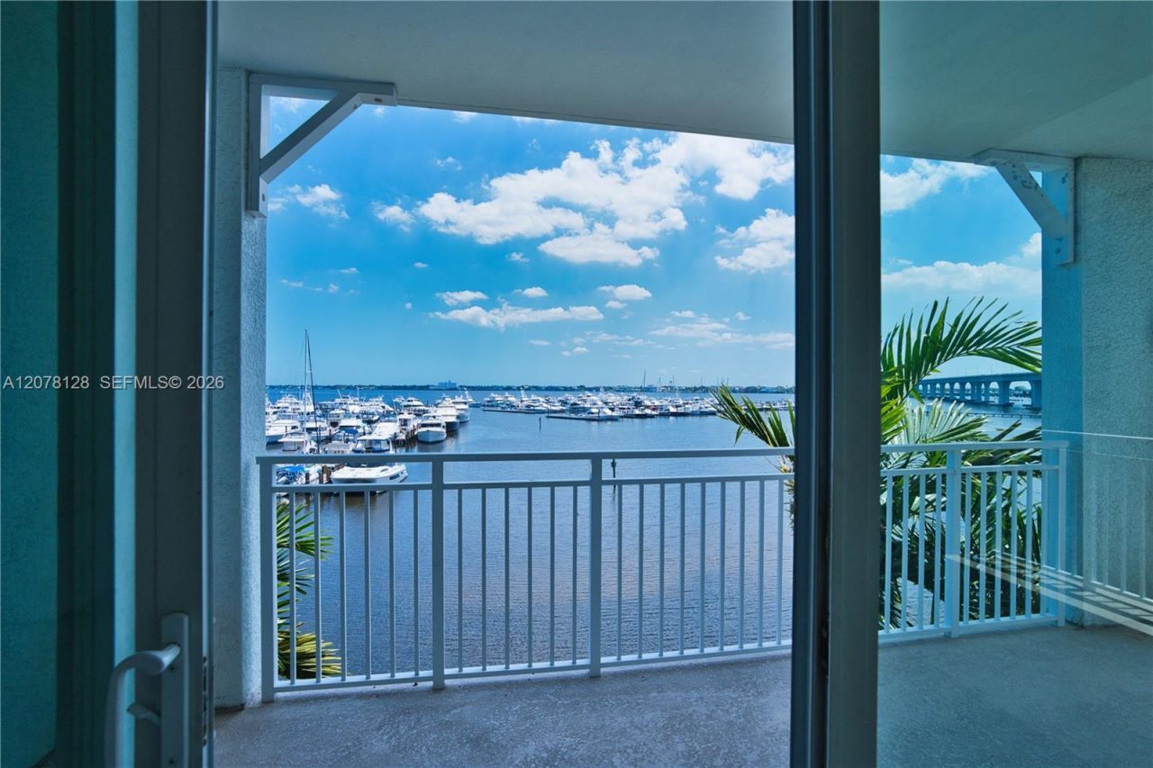 815 NW Flagler Ave, Unit 305, Stuart, FL 34994 Photo