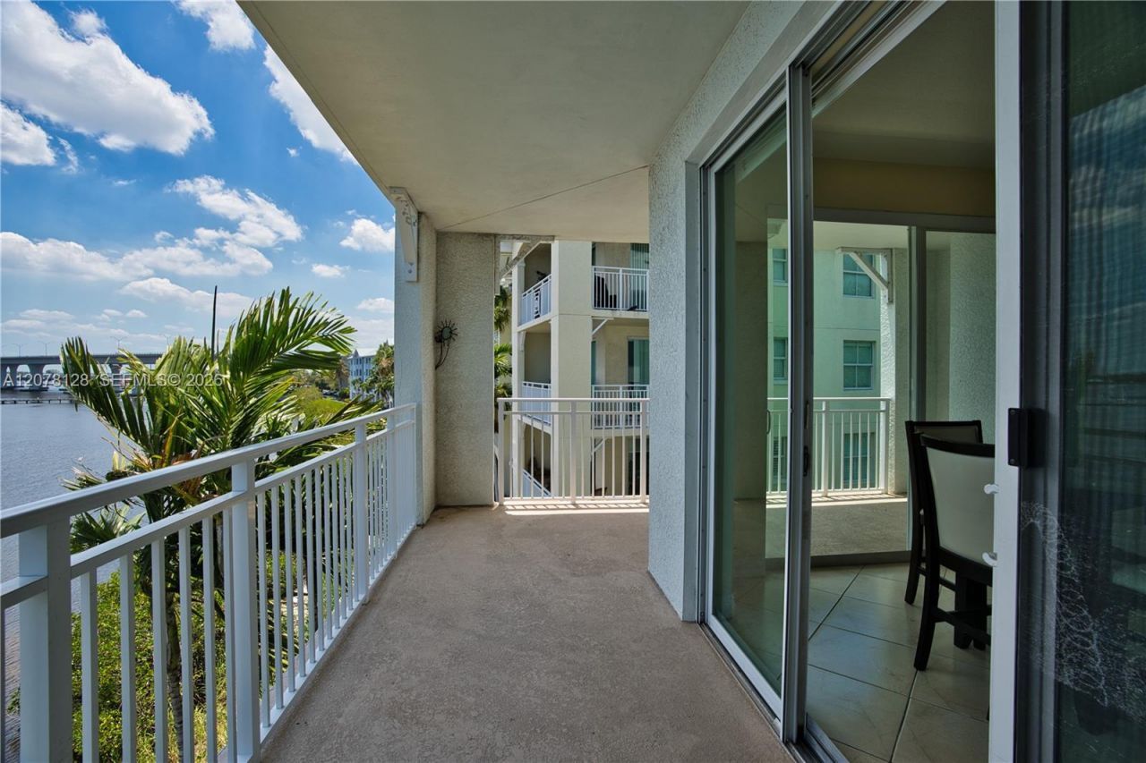 815 NW Flagler Ave, Unit 305, Stuart, FL 34994 Photo