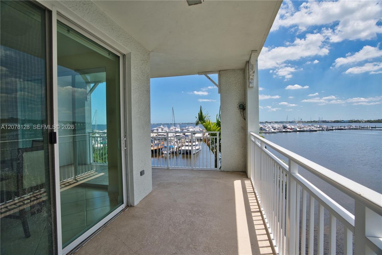 815 NW Flagler Ave, Unit 305, Stuart, FL 34994 Photo