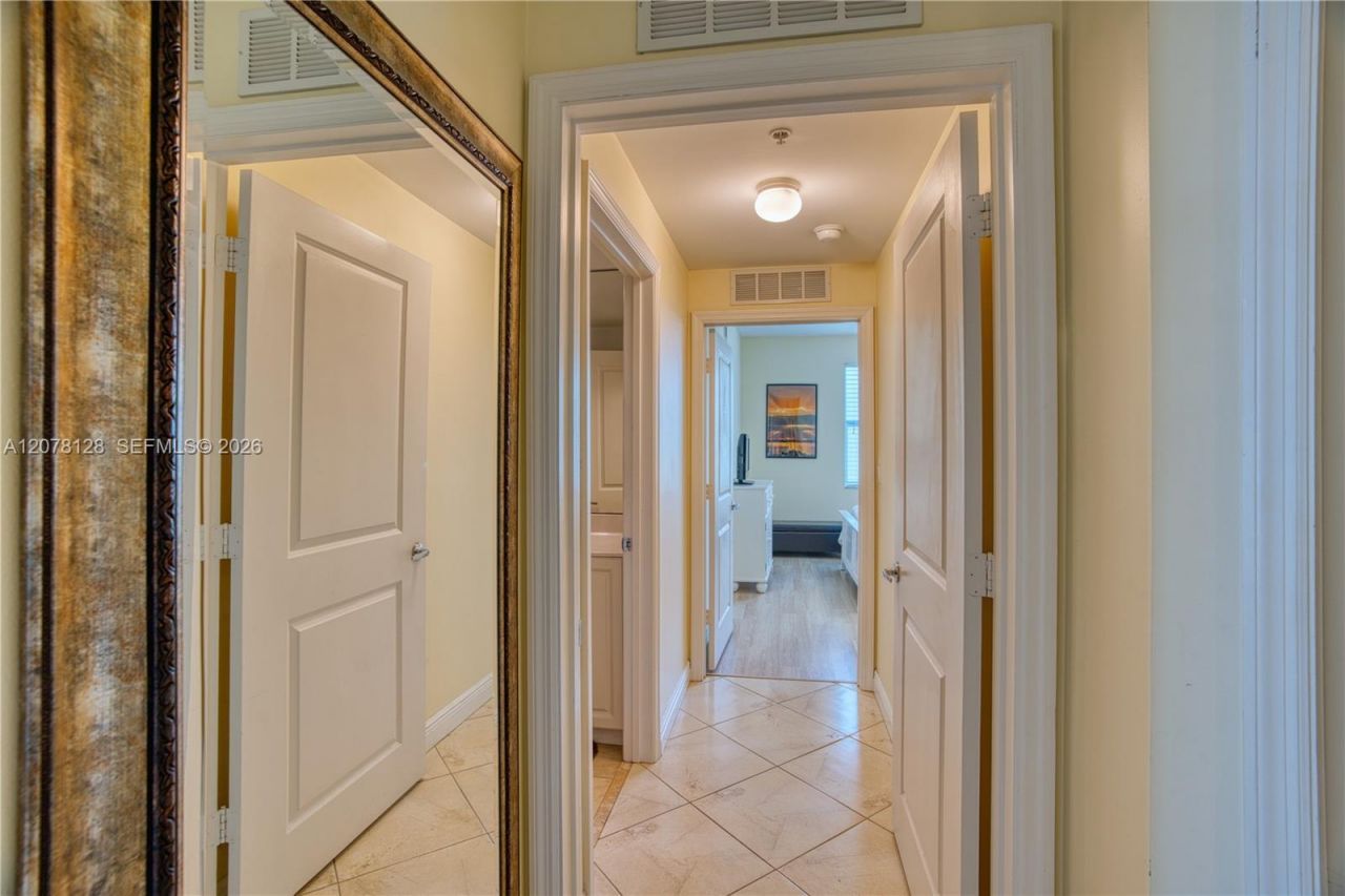 815 NW Flagler Ave, Unit 305, Stuart, FL 34994 Photo