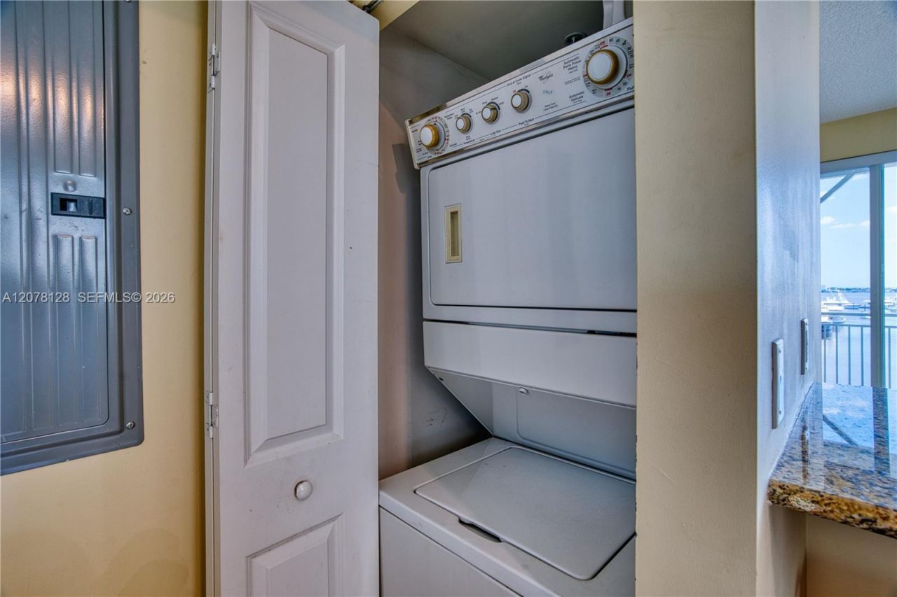 815 NW Flagler Ave, Unit 305, Stuart, FL 34994 Photo