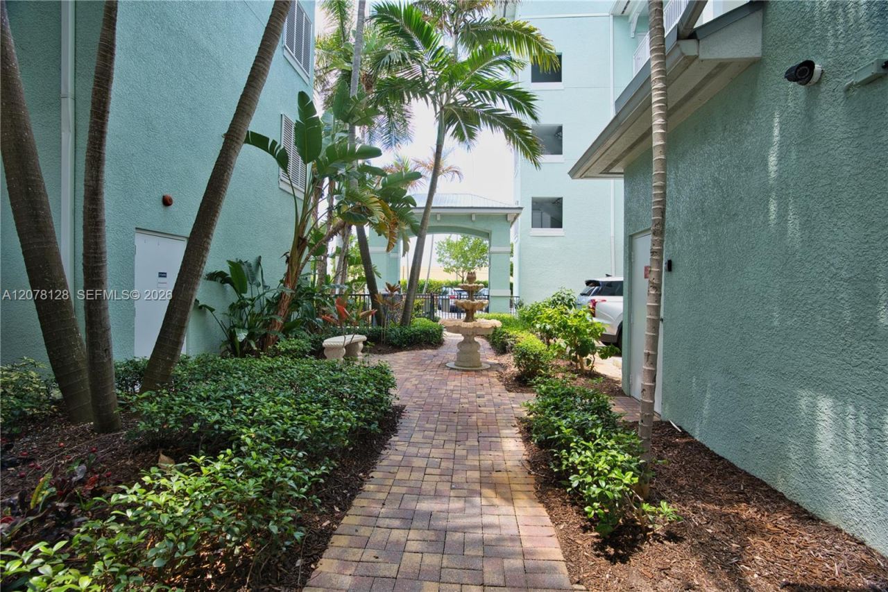 815 NW Flagler Ave, Unit 305, Stuart, FL 34994 Photo