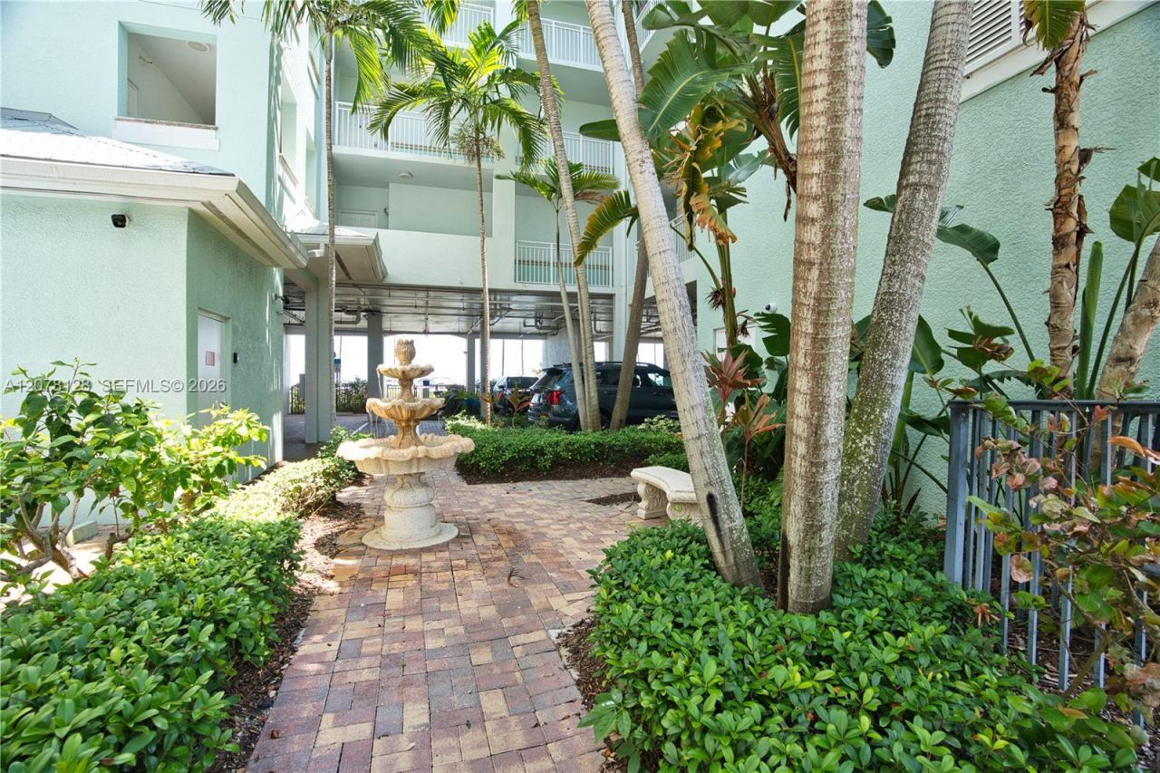 815 NW Flagler Ave, Unit 305, Stuart, FL 34994 Photo