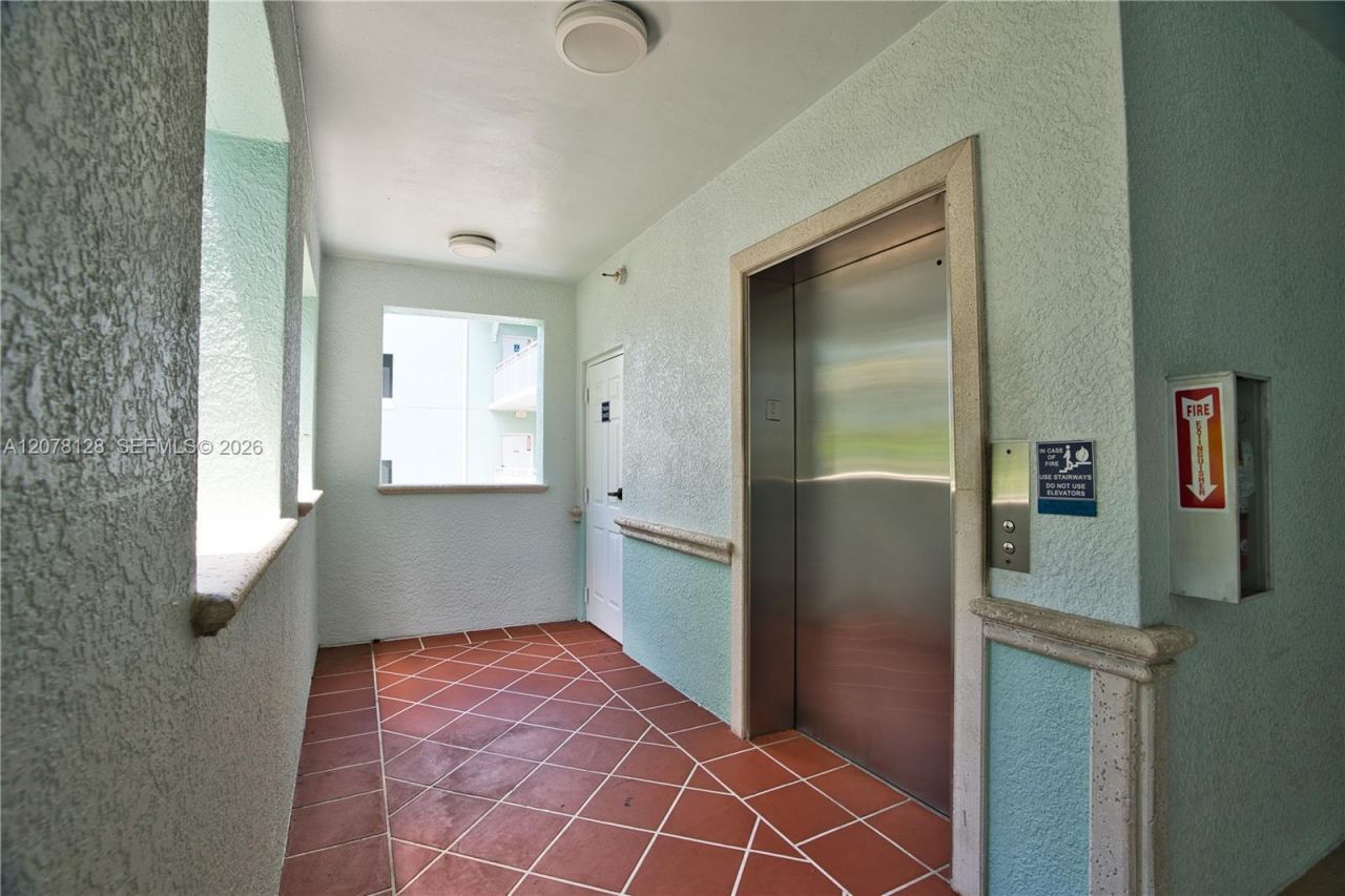 815 NW Flagler Ave, Unit 305, Stuart, FL 34994 Photo