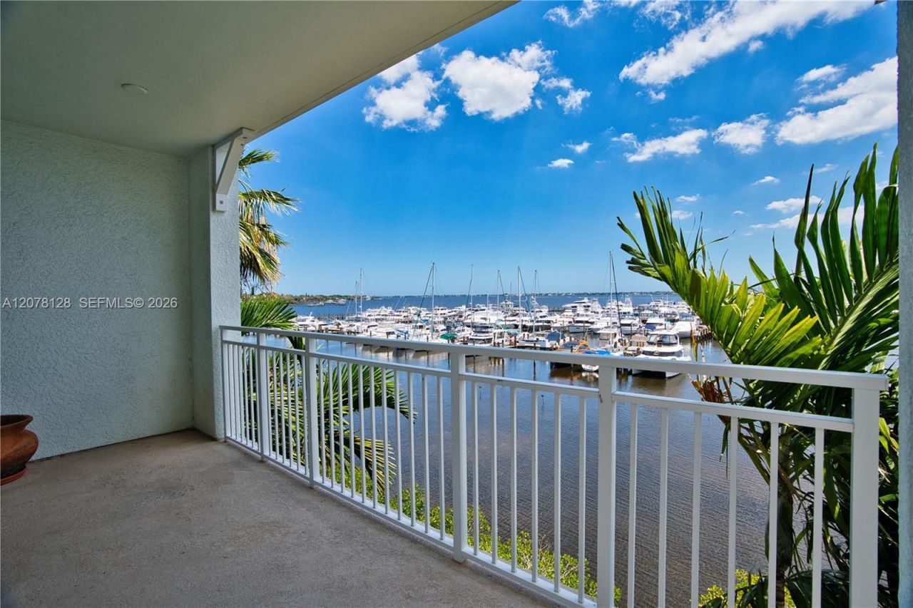 815 NW Flagler Ave, Unit 305, Stuart, FL 34994 Photo