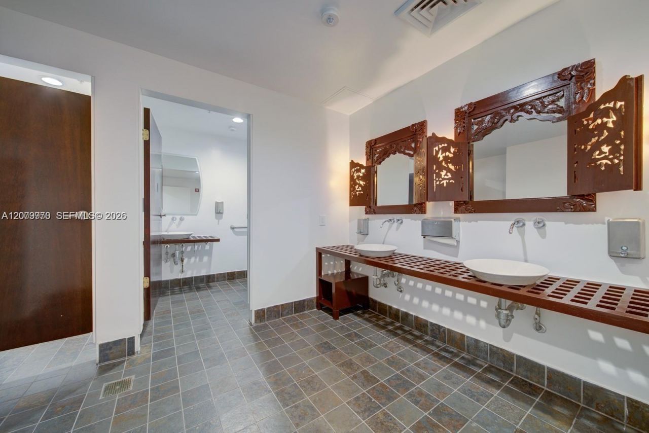 10 SW South River Dr , Unit 1105, Miami, FL 33130 Photo