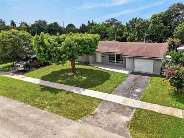 7490 NW 23rd St , Sunrise, FL 33313