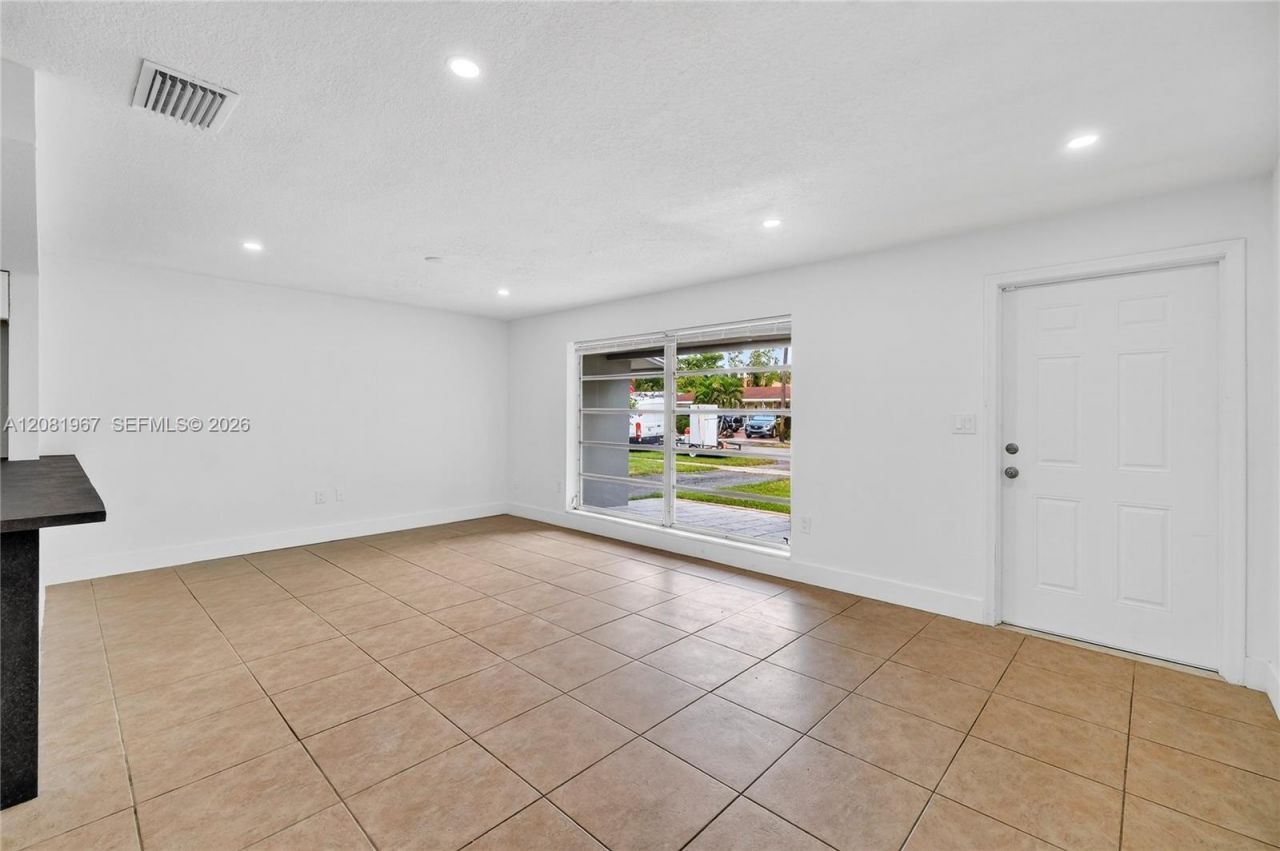 7490 NW 23rd St , Sunrise, FL 33313 Photo