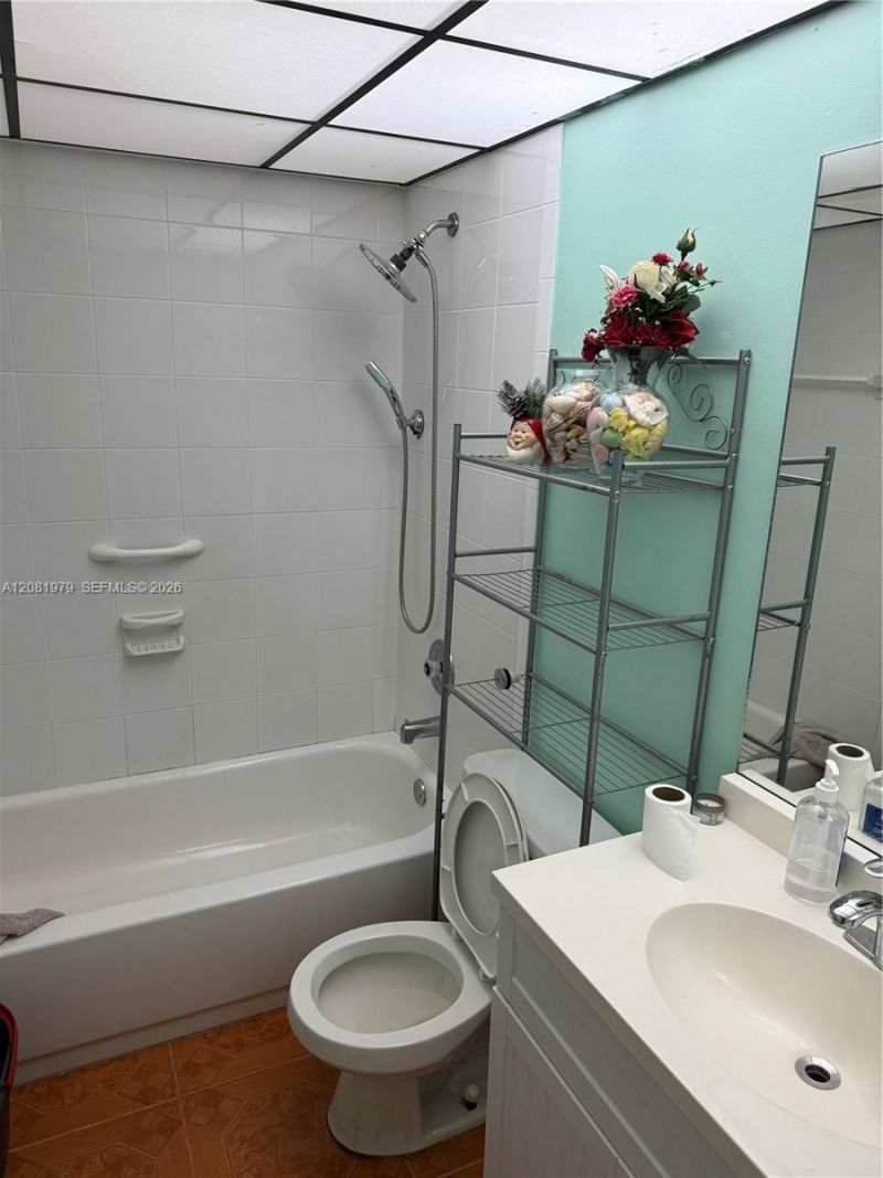 3001 NW 48th Ave , Unit 444, Lauderdale Lakes, FL 33313 Photo