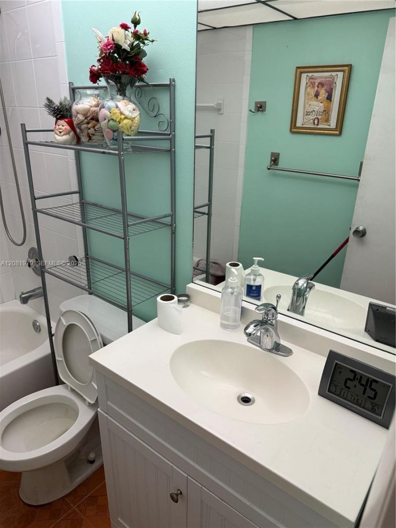 3001 NW 48th Ave , Unit 444, Lauderdale Lakes, FL 33313 Photo