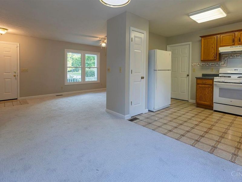 1990 Miles Road, Springfield Township, OH 45231 Photo 8