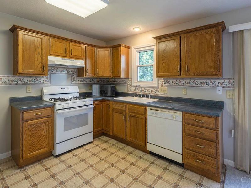 1990 Miles Road, Springfield Township, OH 45231 Photo 9