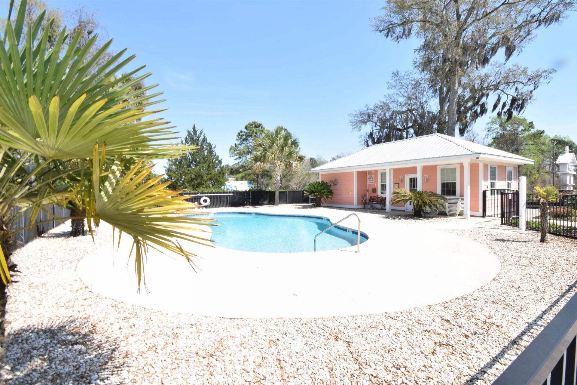 176 Lake Pointe Dr.  Photo 4