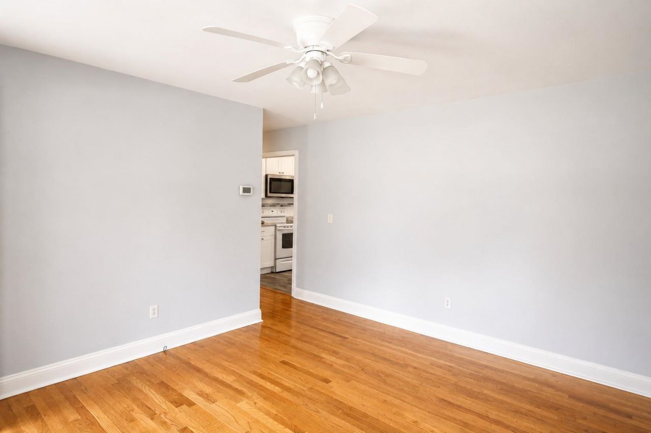 329 Bayview Ave. Photo 10