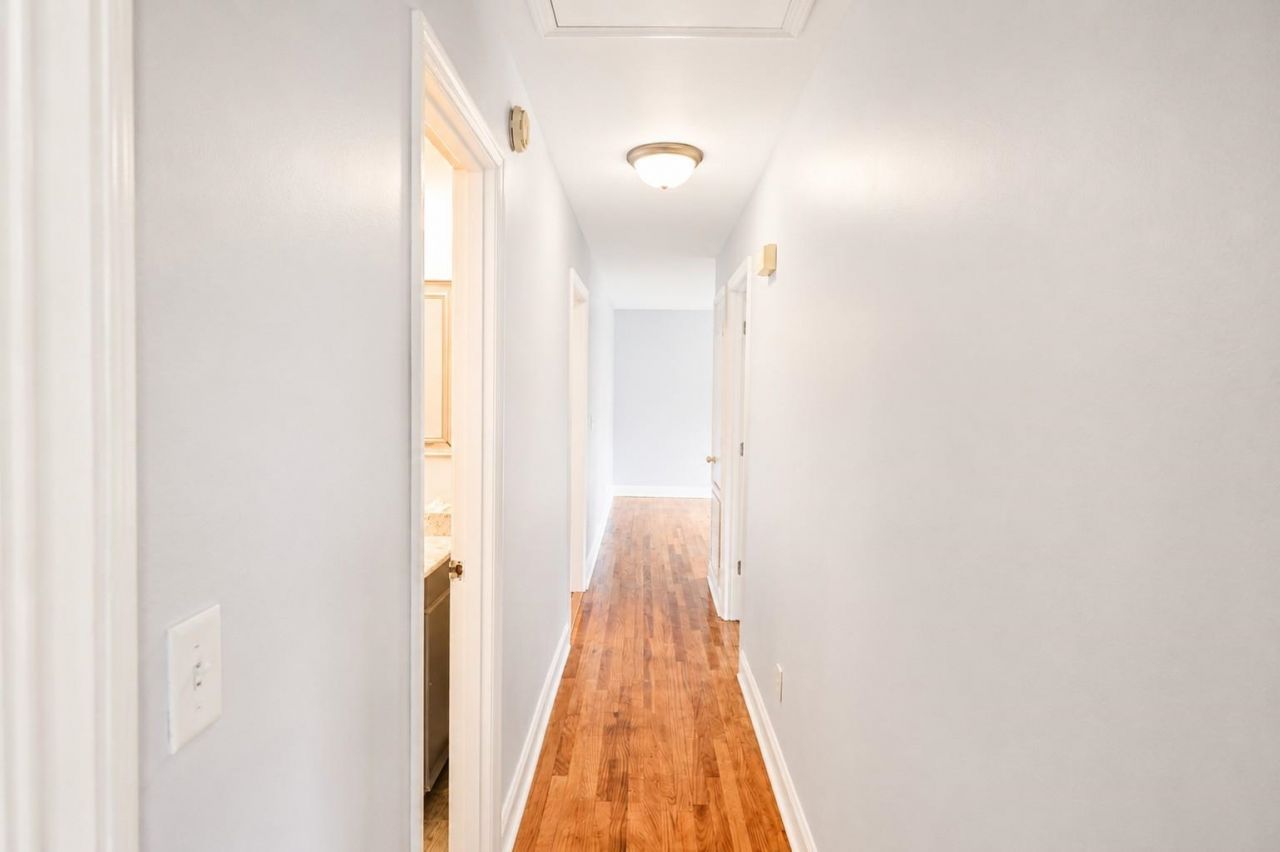 329 Bayview Ave. Photo 11