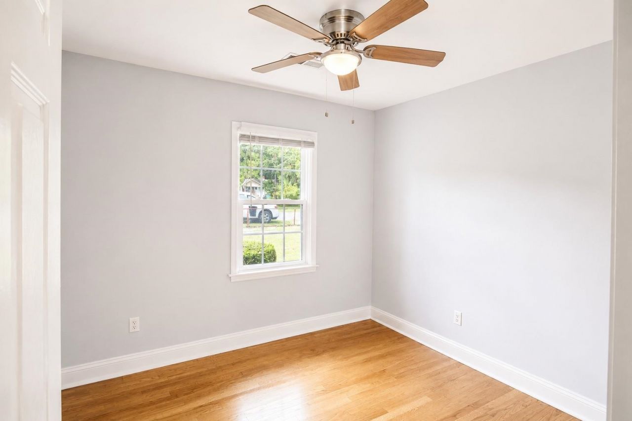 329 Bayview Ave. Photo 17