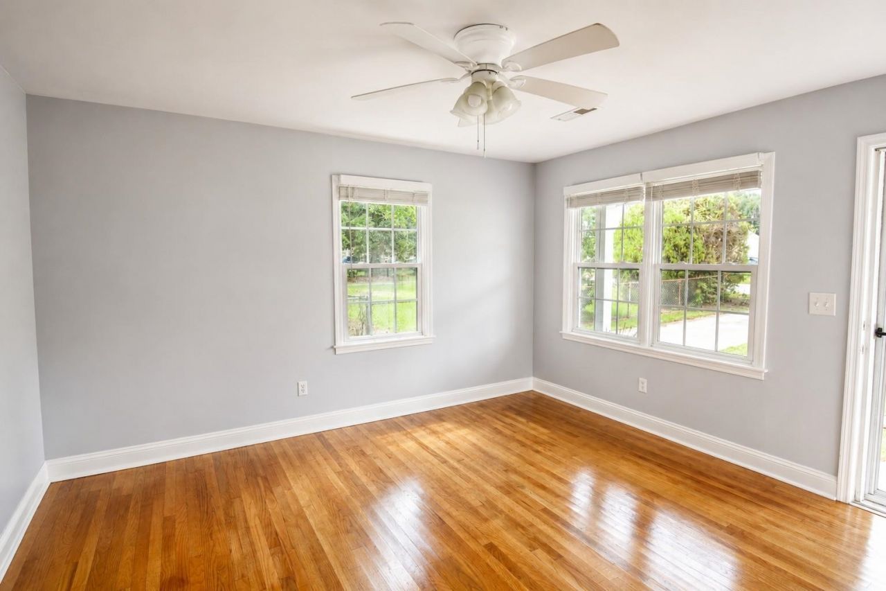 329 Bayview Ave. Photo 9