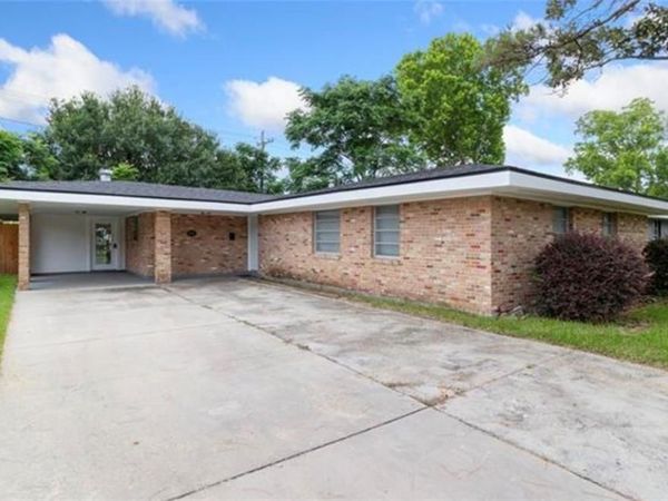 3345 SOMERSET DR Drive, New Orleans, LA 70131