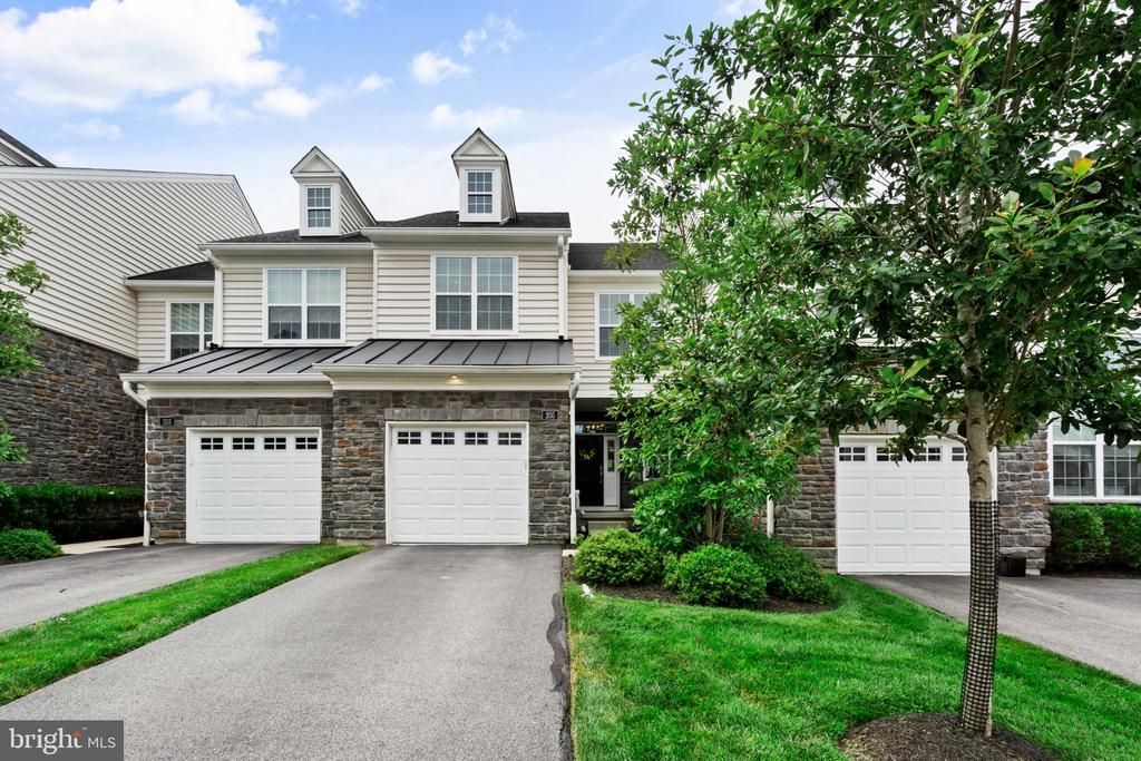 205 ELLA LANE, CONSHOHOCKEN, PA 19428