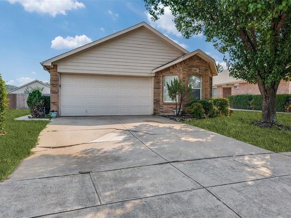 1105 Cottonwood Drive, Crowley, TX 76036