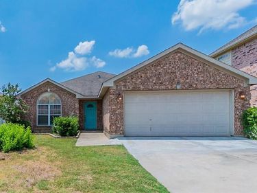 8741 Lariat Circle, Fort Worth, TX 76244
